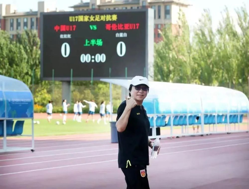 劳塔罗近日获得了米兰体育奖，马洛塔代表他领取了该奖。